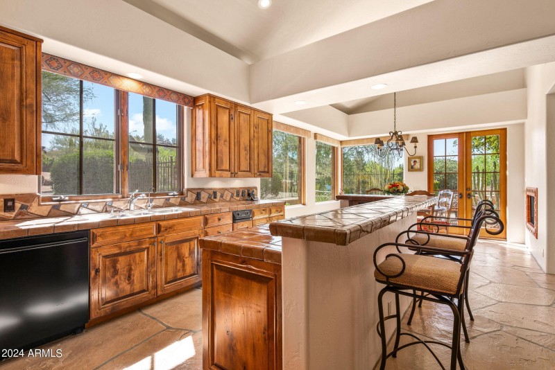 17-web-or-mls-Kitchen Views