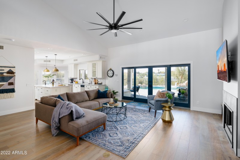 LAKOTKO_6602NPrayingMonkRd_WEB-32