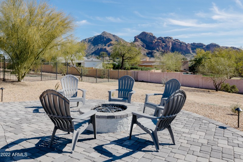 LAKOTKO_6602NPrayingMonkRd_WEB-53