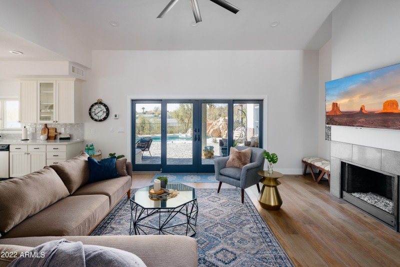 LAKOTKO_6602NPrayingMonkRd_WEB-31