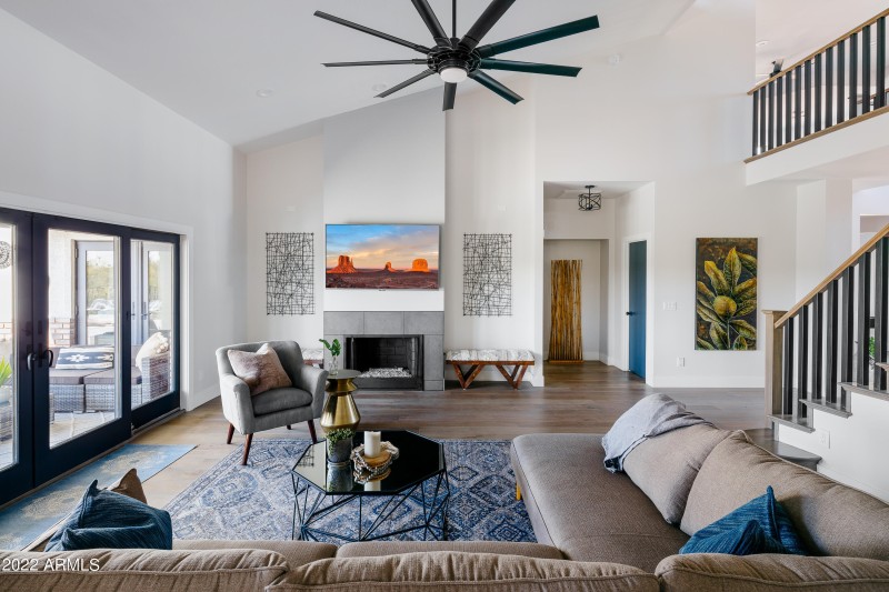 LAKOTKO_6602NPrayingMonkRd_WEB-29