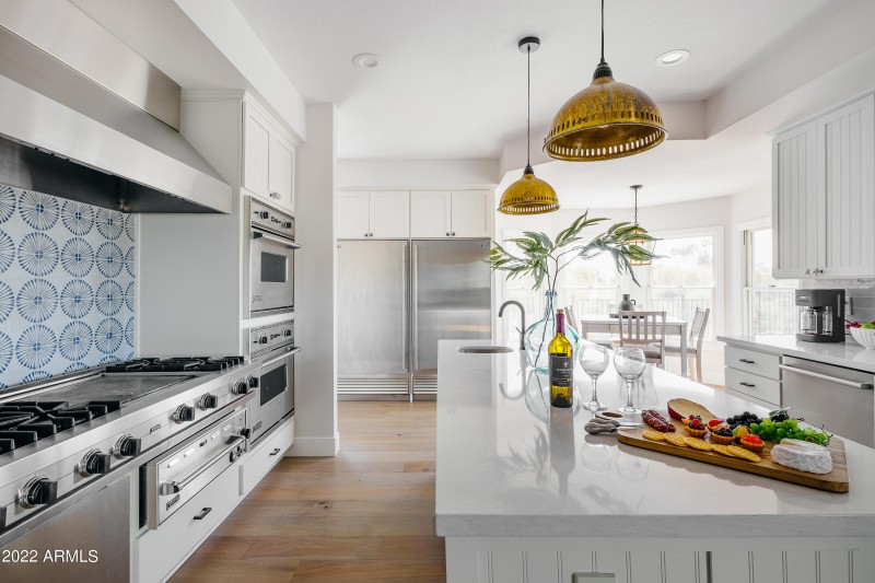 LAKOTKO_6602NPrayingMonkRd_WEB-27