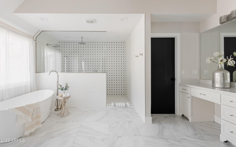 LAKOTKO_6602NPrayingMonkRd_WEB-5