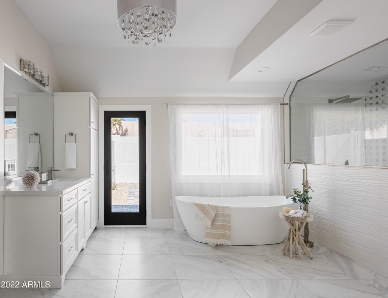 LAKOTKO_6602NPrayingMonkRd_WEB-6