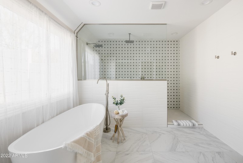 LAKOTKO_6602NPrayingMonkRd_WEB-7