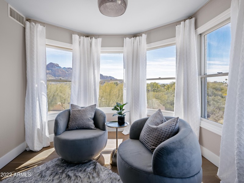 LAKOTKO_6602NPrayingMonkRd_WEB-19