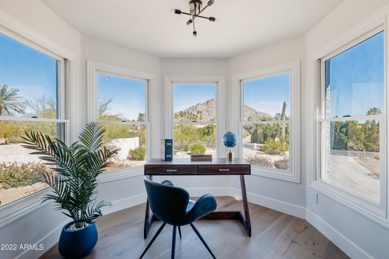 LAKOTKO_6602NPrayingMonkRd_WEB-14