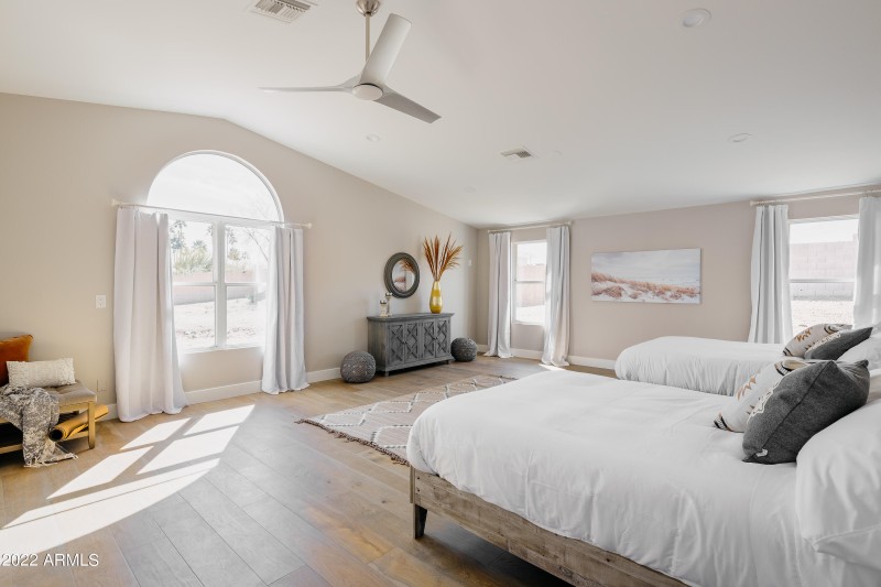 LAKOTKO_6602NPrayingMonkRd_WEB-43