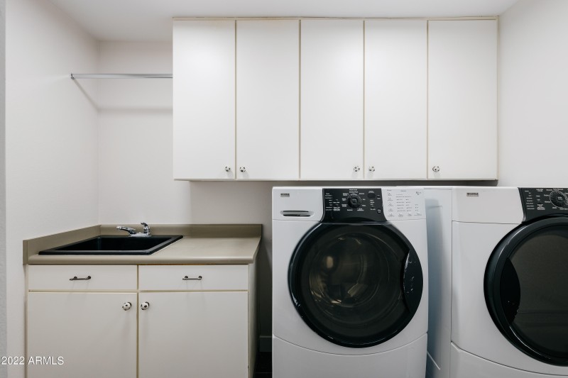 LAKOTKO_6602NPrayingMonkRd_WEB-33