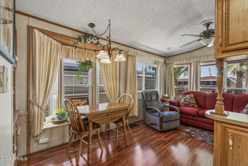 09_17200_W_Bell_L62465_mls