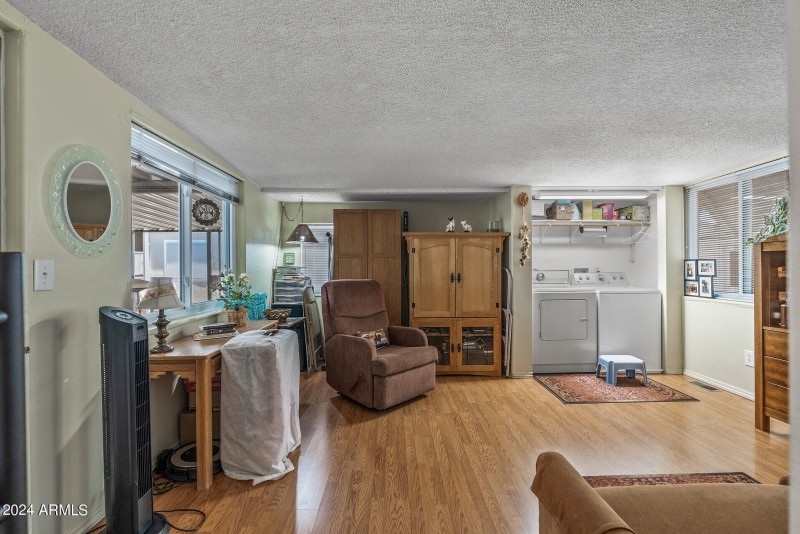 24_17200_W_Bell_L62480_mls