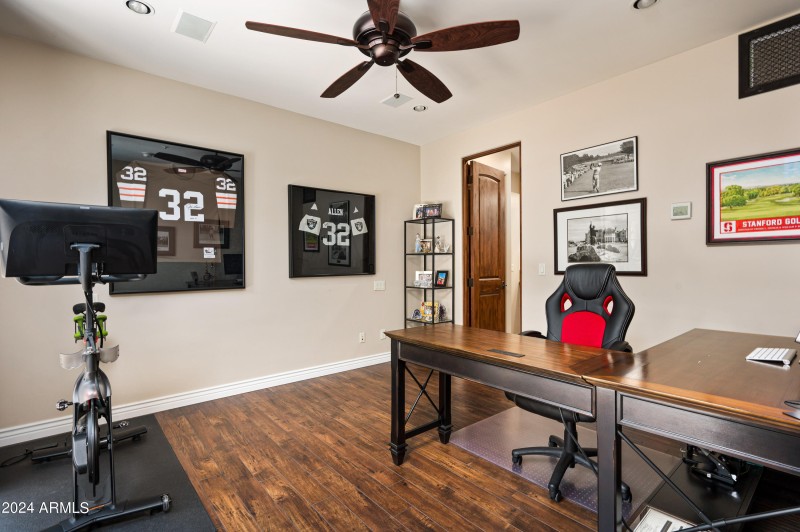 018_38749 N 104th Way28