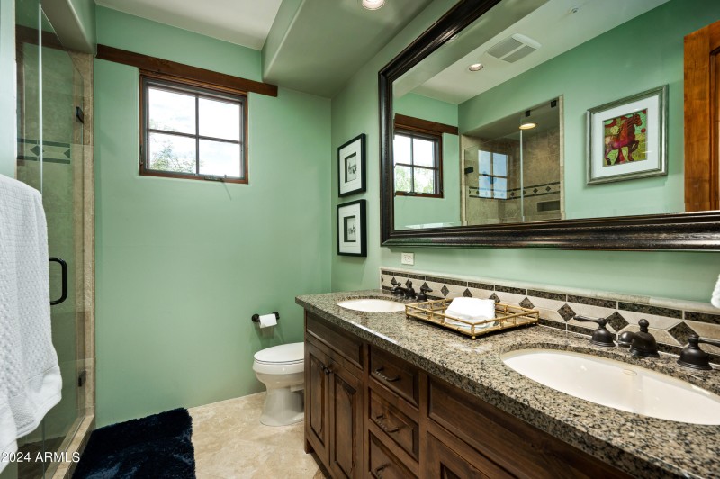 024_38749 N 104th Way35