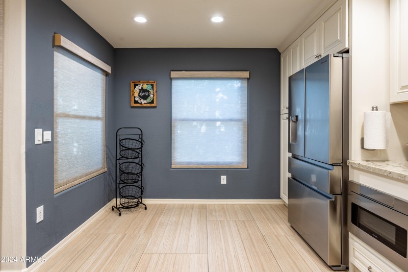 Eat in kitchen, breakfast nook