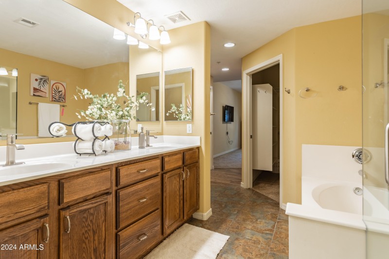 Primary bath with garden tub