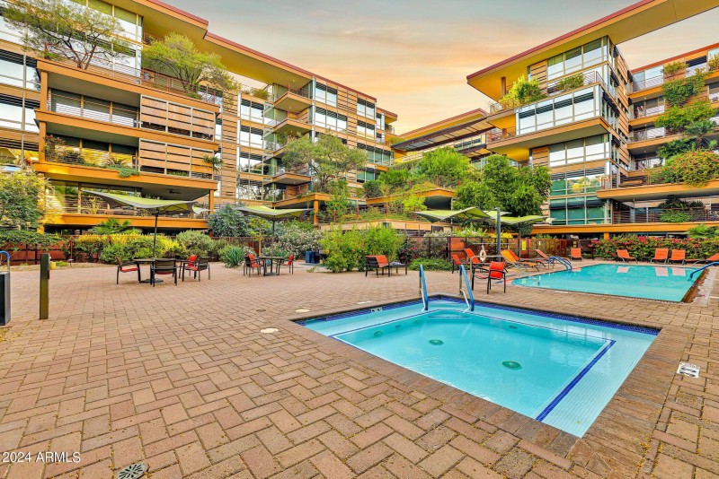 Community Pool & Hot Tub