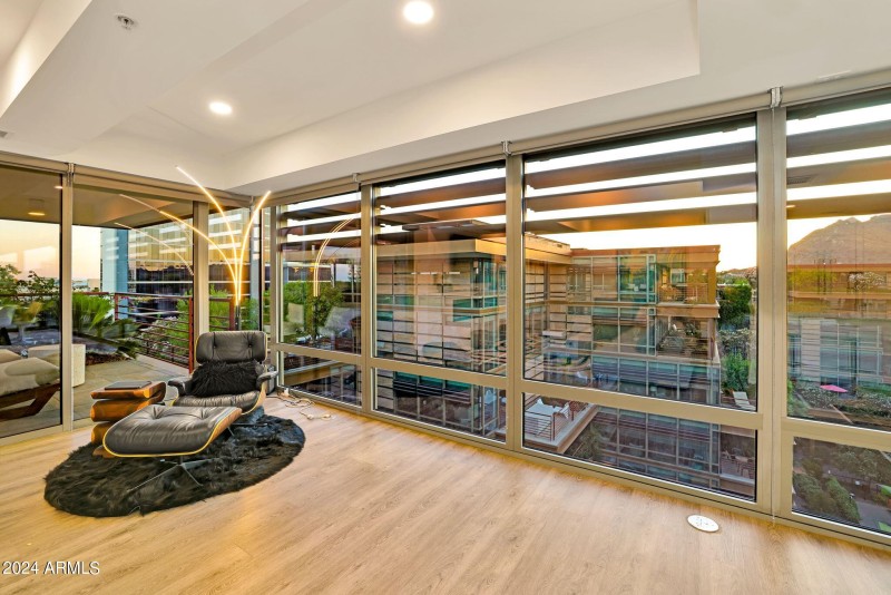 Floor to Ceiling Windows