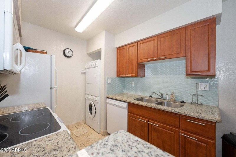 20210926230940300316000000-o