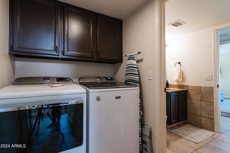 Laundry room washer/dryer stay
