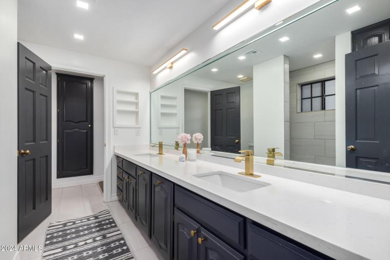 Bathroom off Bedroom #6