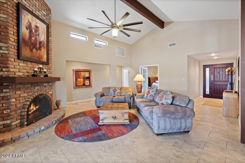 Huge Great Room With Vaulted Ceilings