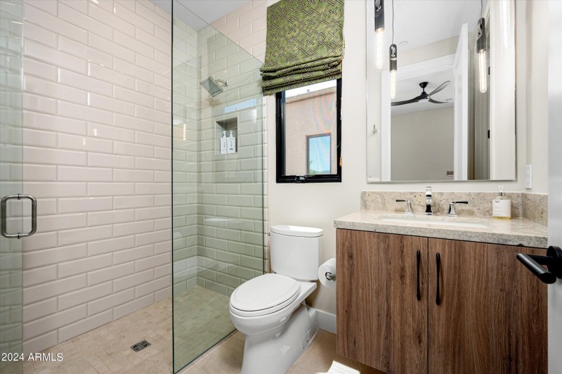 Casita bathroom 1