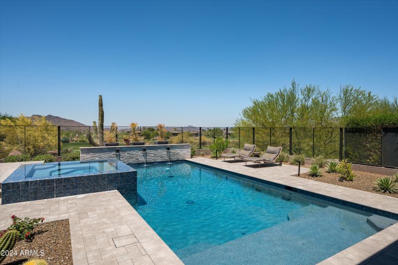 Spa & Pool