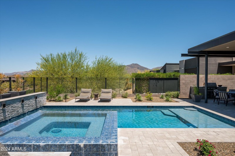 Spa & Pool