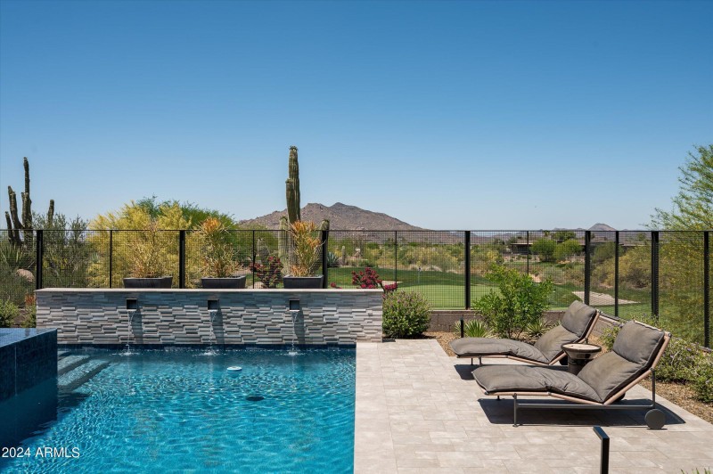 Sun patio & Pool