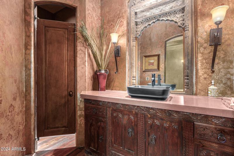 Saloon door powder bath