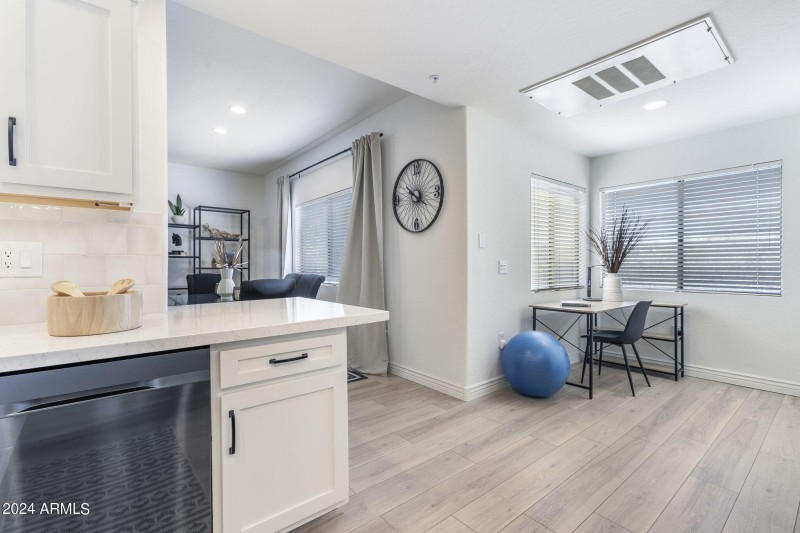 15-web-or-mls-16801-n-94th-st-2015