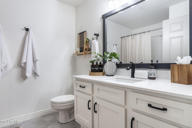 35-web-or-mls-16801-n-94th-st-2015