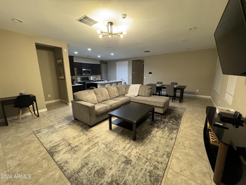 C86E36CE-3D3F-40AC-A80D-15291CE41213