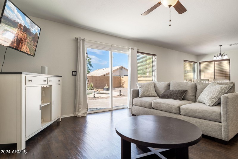 10-web-or-mls-7515-e-laguna-azul-ave