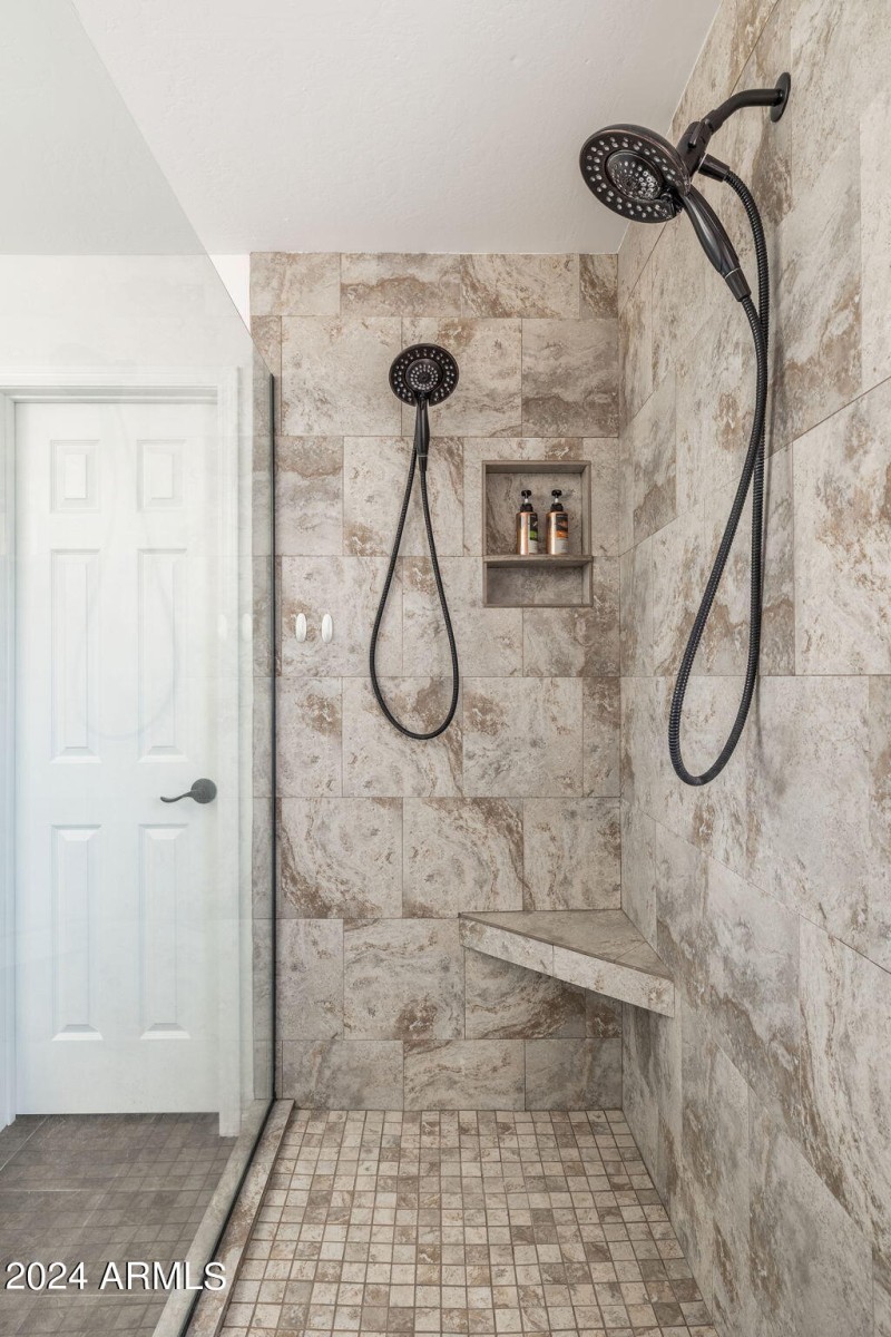 35-web-or-mls-7515-e-laguna-azul-ave