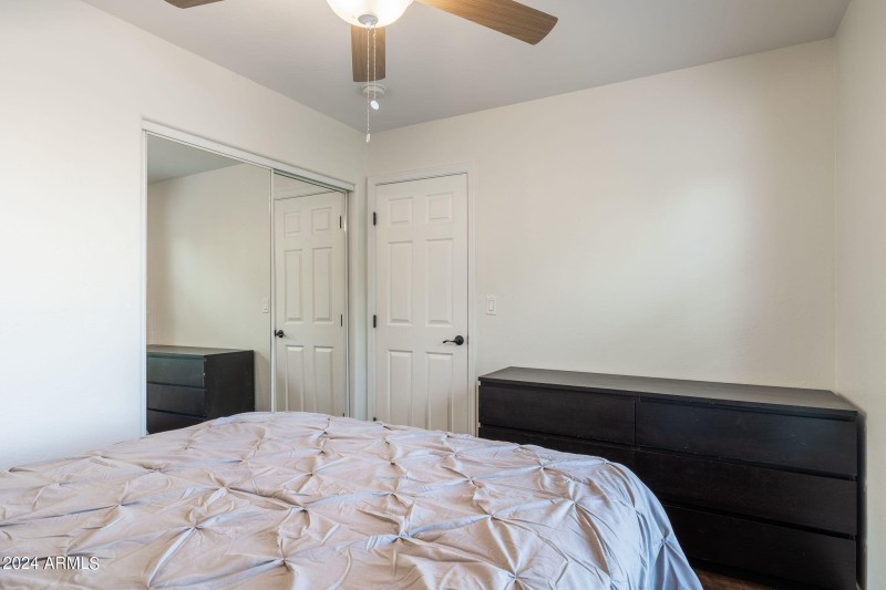 37-web-or-mls-7515-e-laguna-azul-ave