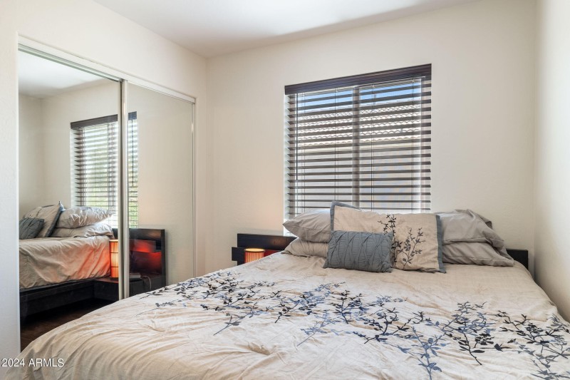 40-web-or-mls-7515-e-laguna-azul-ave