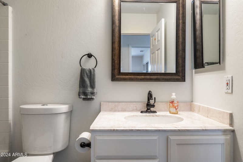 42-web-or-mls-7515-e-laguna-azul-ave