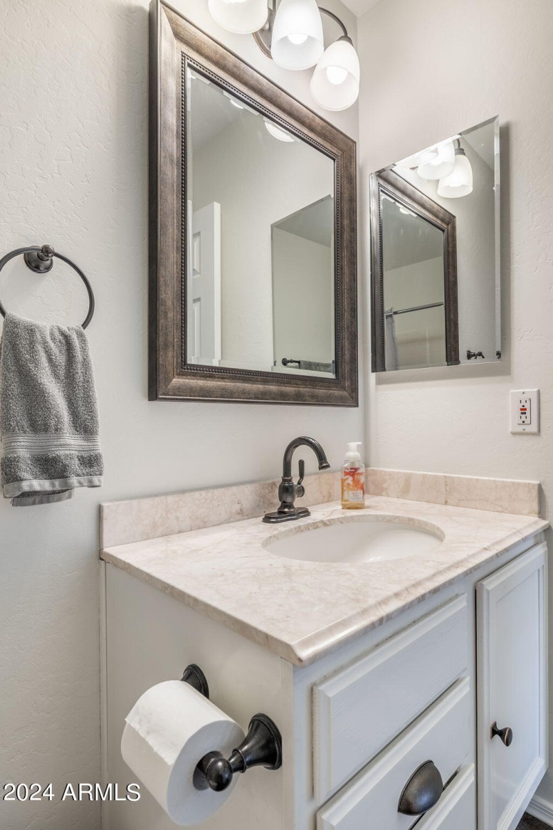 43-web-or-mls-7515-e-laguna-azul-ave