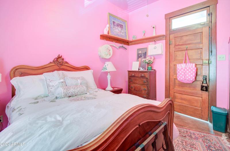 198 Chisholm Ave-52