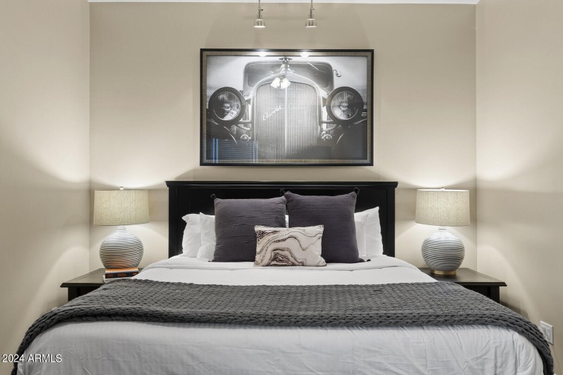 42_11362_E_Dale_Ln__042_mls