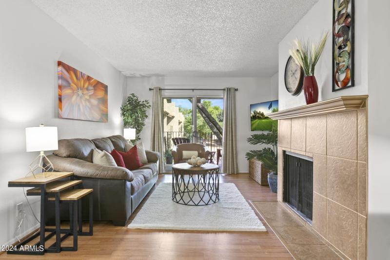 3-web-or-mls-5525-e-thomas-rd-unit-m11