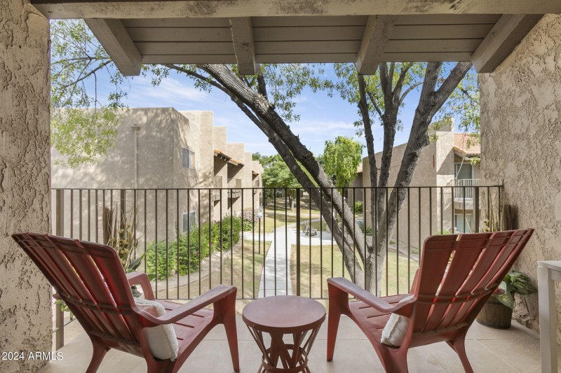 23-web-or-mls-5525-e-thomas-rd-unit-m11