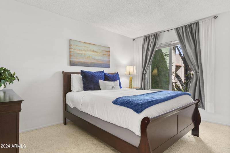 25-web-or-mls-5525-e-thomas-rd-unit-m11