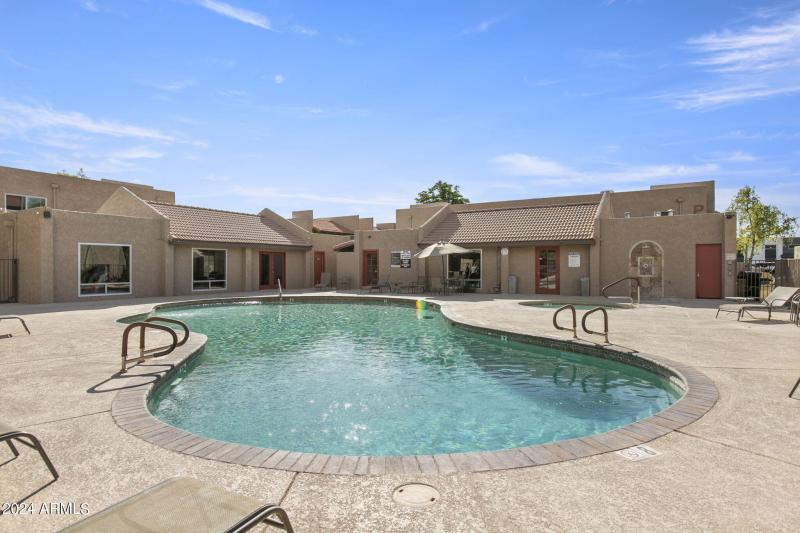 37-web-or-mls-5525-e-thomas-rd-unit-m11