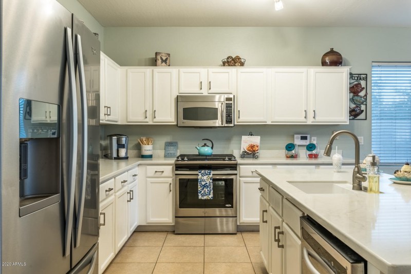 Fridge has water & ice