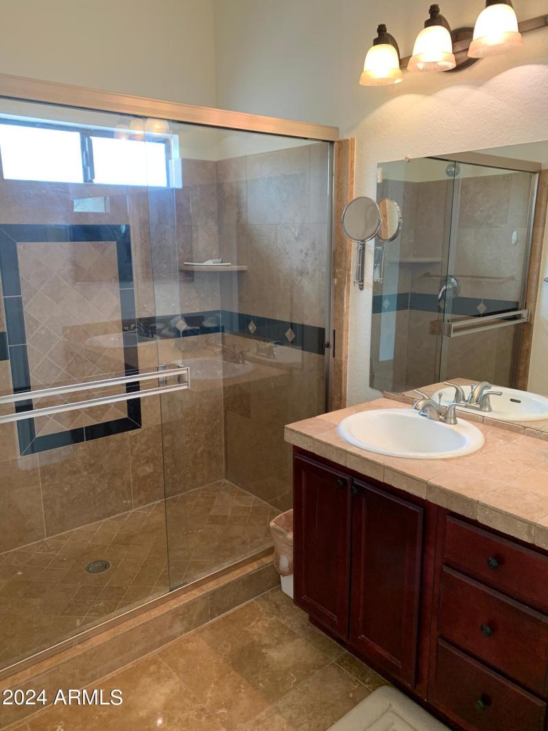 1036_master bathroom