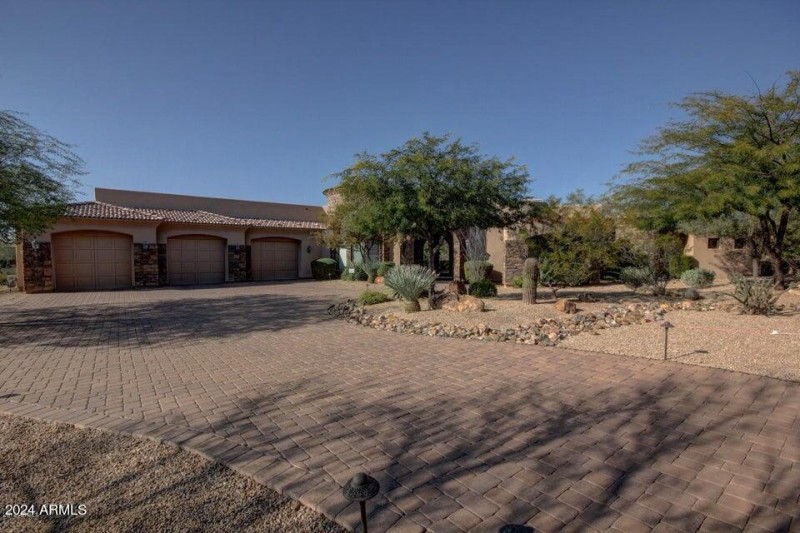 20150925212919936833000000-o