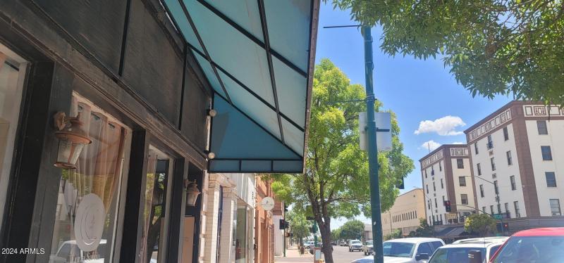 1119 G Av awning