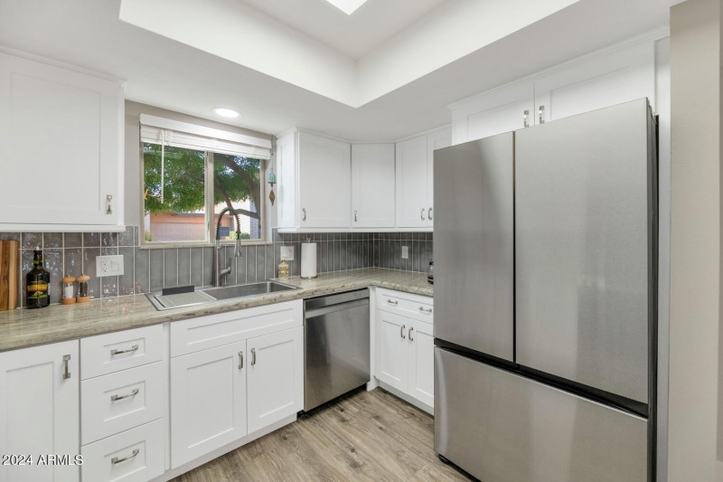 7948 E Vista Dr-large-016-021-7948 E Vis